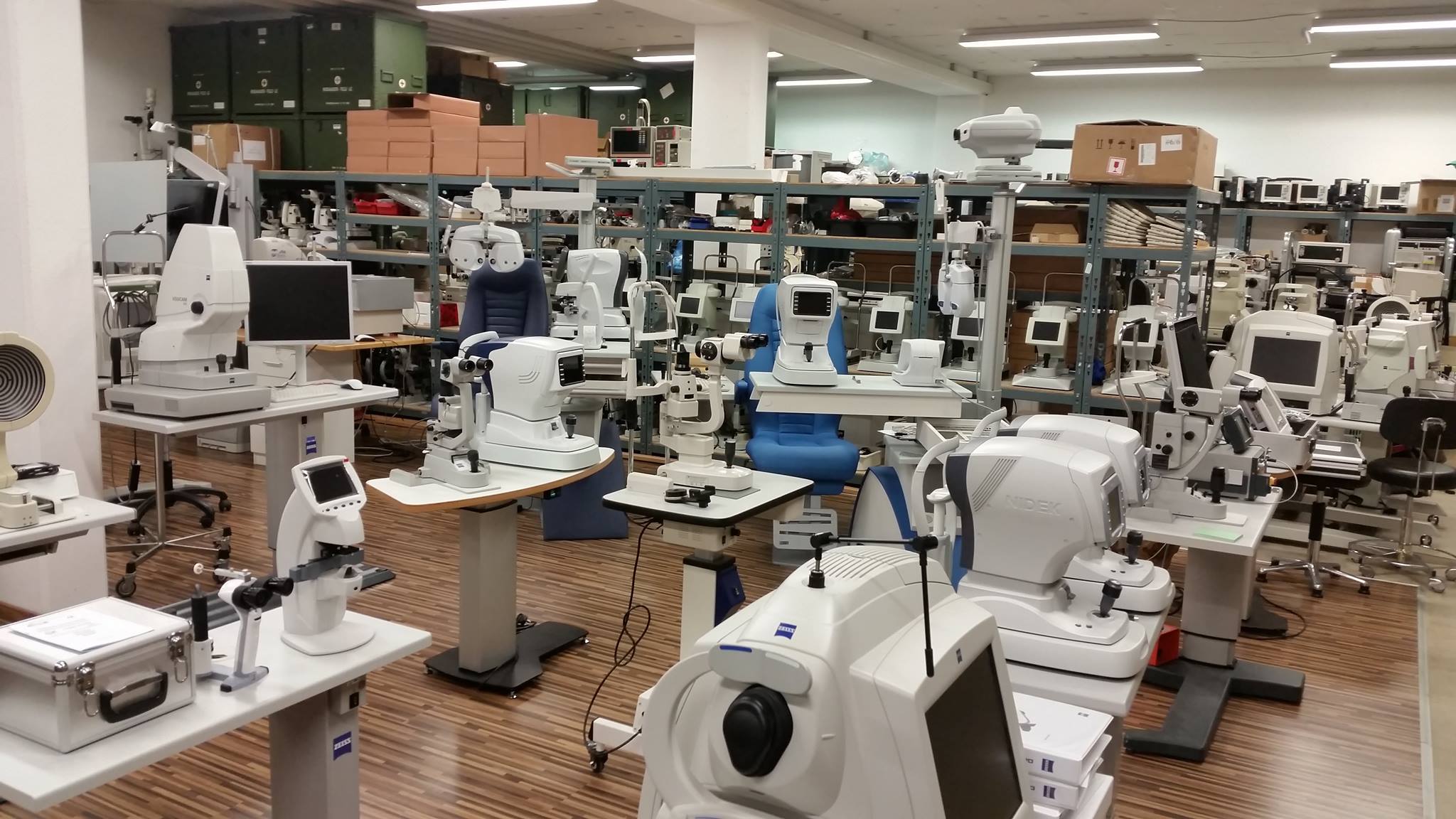OCT-MAchine-Ophthalmic-Showroom